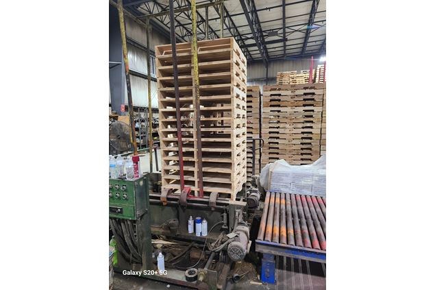 Viking Eng & Dev DuoMatic Pallet Nailer and Assembly System